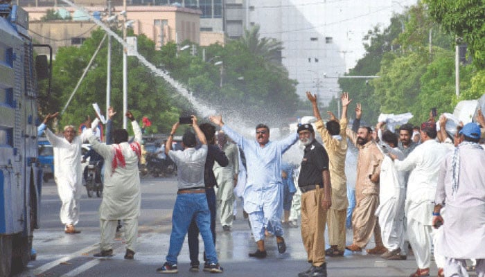 آل سندھ گورنمنٹ ایمپلائز اتحاد کا احتجاج، مزدور رہنما گرفتار