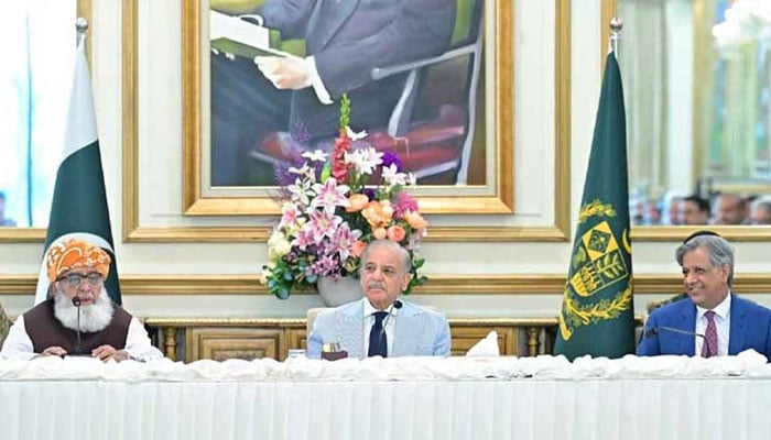 وزیراعظم ہاؤس میں قبائلی جرگہ، KP میں امن و امان کا جائزہ