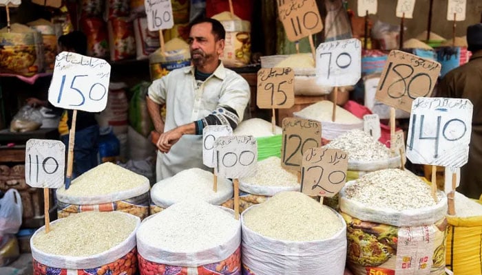 ہفتہ وار مہنگائی 4 فیصد بڑھ گئی، 14 اشیاء کی قیمتوں میں اضافہ