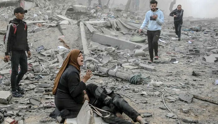 غزہ، بحران سنگین، قحط سے مزید 5  اموات، بھوک سے نڈھال ڈاکٹروں کی عالمی مداخلت کی اپیل، اسرائیلی حملوں میں 51  فلسطینی شہید