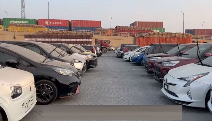 پاکستان نے ساڑھے پانچ برسوں میں 157960 گاڑیاں درآمد، 248 برآمد کیں