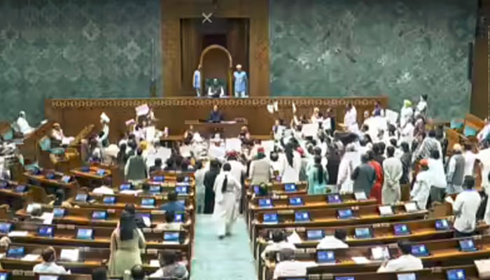 لوک سبھا میں آپریشن سندور پر بحث کے دوران ہنگامہ
