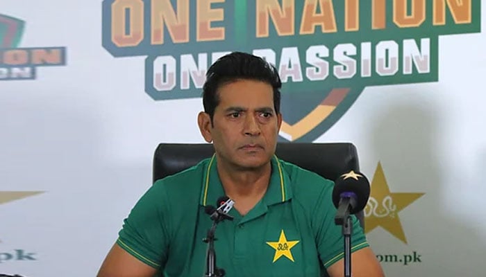عاقب جاوید نے ملتان میں انڈر 19 اسکلز کیمپ کا جائزہ لیا