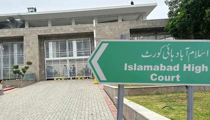 اسلام آباد ہائی کورٹ، ایئر ہوسٹس نوکری پر بحال رکھا