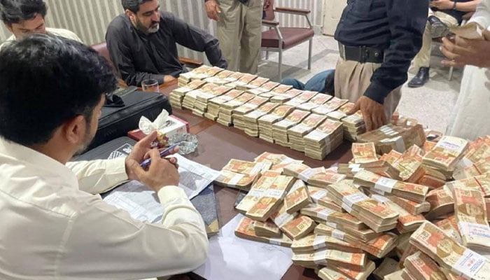 کوہستان کرپشن کا پیسہ 56 کمپنیوں اور افراد کے اکاؤنٹس میں رکھنے کا انکشاف