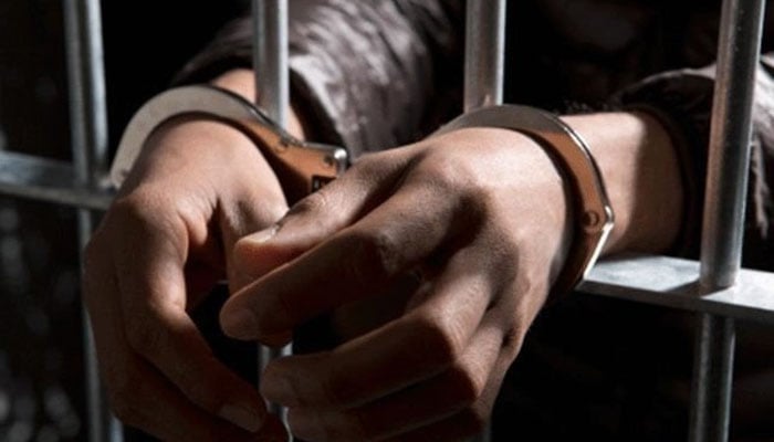 مختلف کارروائیوں میں سکیورٹی گارڈ کے قتل میں اشتہاری سمیت 5 ملزمان گرفتار