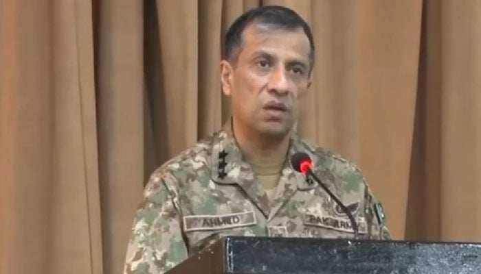میڈیکل یونیورسٹی راولپنڈی میں ڈی جی آئی ایس پی آر کی طلبہ کے ساتھ نشست