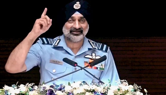 5 پاکستانی طیارے گرائے، روسی ساختہ S-400 میزائل سسٹم استعمال کیے، انڈین ایئر چیف اے پی سنگھ