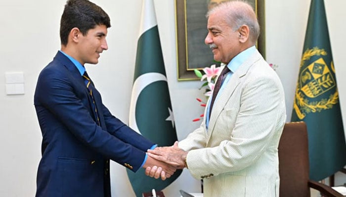 وزیراعظم سے بلوچستان کے سیلاب متاثرہ علاقے کے طالبعلم کی ملاقات