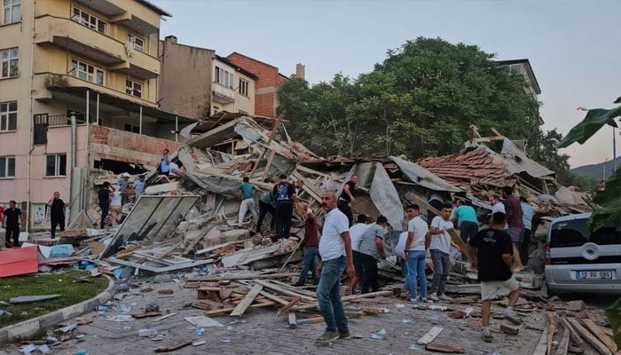 ترکیہ کے صوبے بالیق اسیر میں 6.1 شدت کا زلزلہ، کئی عمارتیں گرنے کی اطلاعات