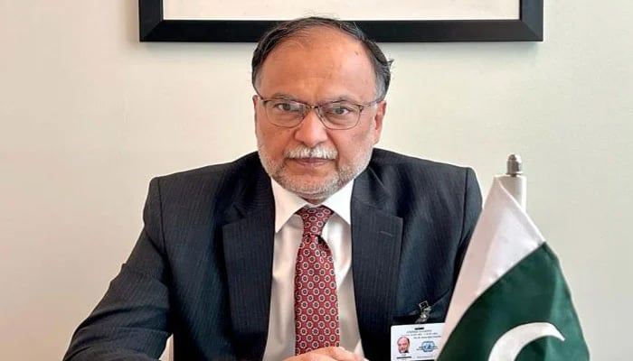 پاکستانی اپنے حصے کا ٹیکس ادا کریں تو IMF جانے کی ضرورت نہیں پڑے گی، احسن اقبال