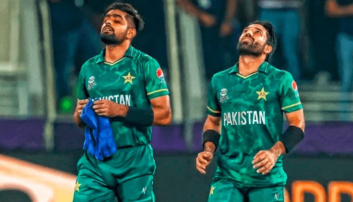 ’ سائلینٹ موڈ‘ پر چلنے والے بابر، رضوان ٹیم سے باہر، ایشیا کپ، سہ فریقی سیریز کے لیے اسکواڈ کا اعلان