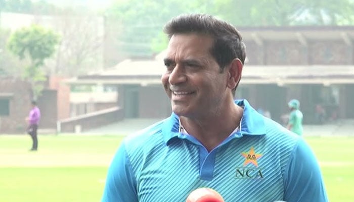 ٹیم سے مطمئن، بھارت کو دھول چٹا سکتی ہے، عاقب جاوید