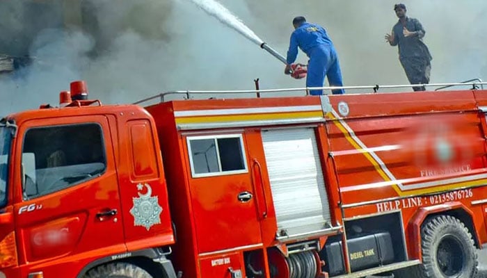 ملیر بن قاسم ریلوے پھاٹک کے قریب اسکریپ کے گودام میں آگ
