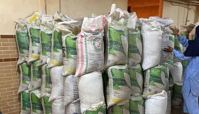 گڈاپ سٹی پولیس کی کارروائی، گاڑی سے 300 کلو سے زائد چھالیہ اور دیگر اشیا برآمد