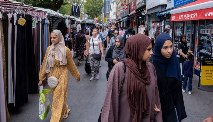 برطانیہ میں مقیم پاکستانی خواتین کو نوکری ڈھونڈنے میں شدید مشکلات کا سامنا