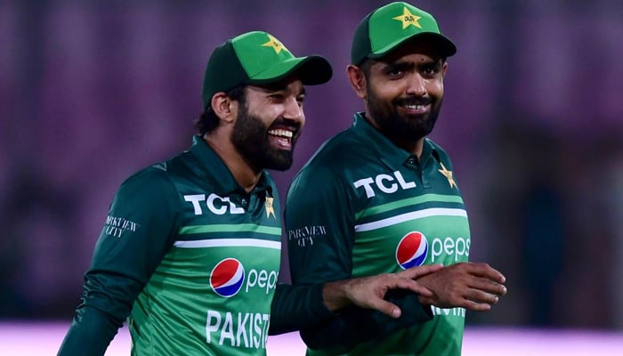 بابراعظم اور محمد رضوان کو ٹیم میں جگہ دینی چاہیے تھی، کامران اکمل