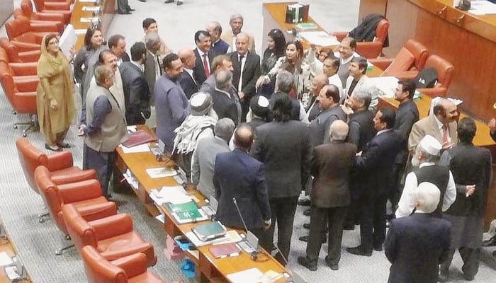 سینیٹ میں بھی انسداد دہشت گردی ترمیمی بل منظور، اپوزیشن ارکان کے نعرے، واک آؤٹ کرگئے