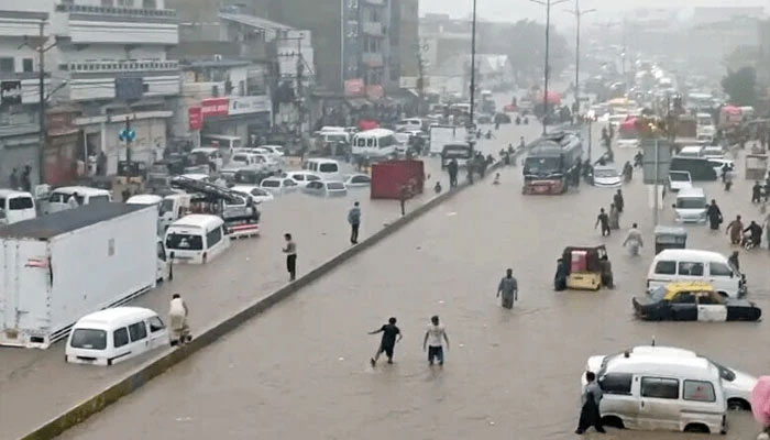 حکمراں کام کے نہیں فوٹو سیشن کے ماہر، اہم شخصیات نے بھی خاموشی توڑ دی