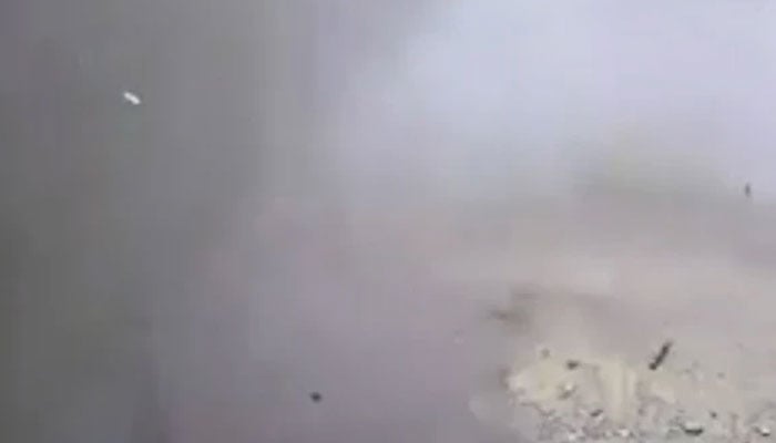 اورنگی ٹاؤن مومن آباد میں خستہ حال مکان دھماکے سے زمین بوس، 7 افراد زخمی
