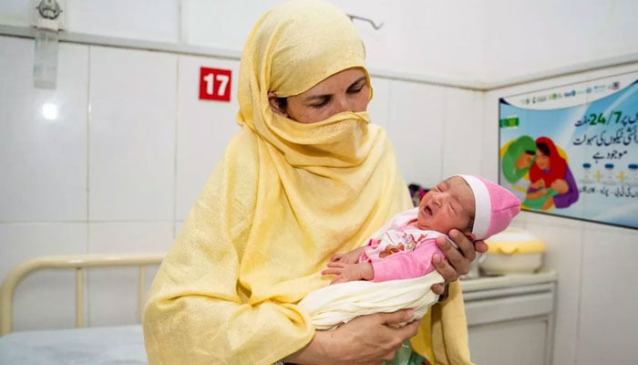 پاکستان میں شدید گرمی، حاملہ خواتین اور نومولود کے لیے سنگین خطرہ، برطانوی جریدہ