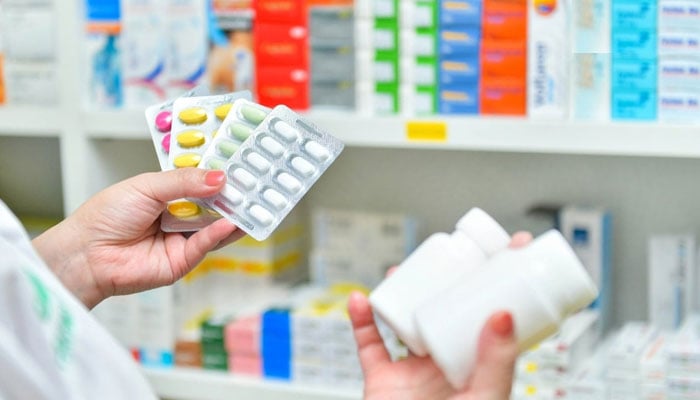 ملک بھر میں جان بچانے والی دواؤں کی شدید قلت، انسولین سمیت 79 اہم ادویات غائب