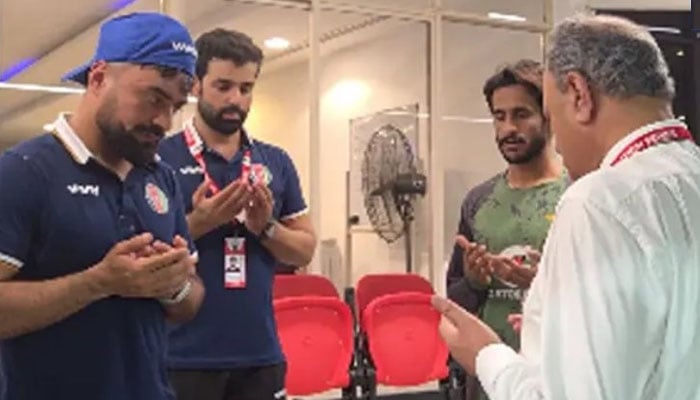 شارجہ: بھائی کے انتقال پر شاہین، حارث، منیجر نوید اور دیگر کی راشد خان سے اظہار تعزیت