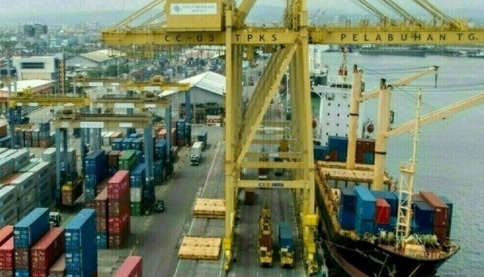 کراچی بندرگاہ پر رش کم کرنے کے لیے ڈیڈ کیٹڈ فریٹ کوریڈور منصوبے کا آغاز