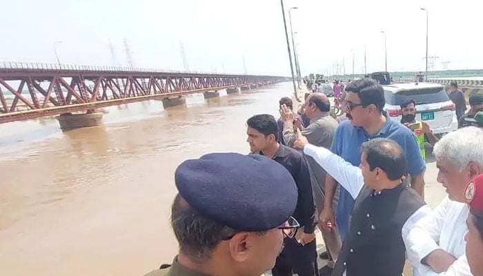 ملتان کے سیلاب سے متاثرہ علاقے میں پانی چھتوں تک پہنچ گیا، تجزیہ کار