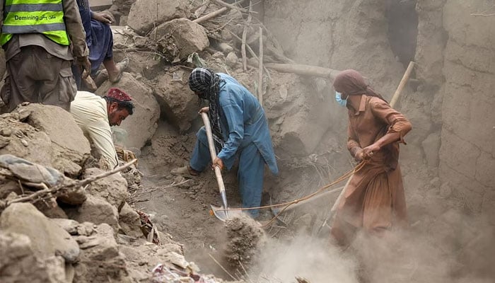 افغانستان میں زلزلے کے کئی دن بعد بھی متاثرین امداد کے منتظر