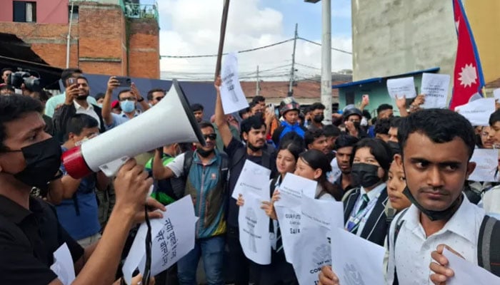 تحریک کو موقع پرستوں نے ہائی جیک کر لیا‘ جین زی گروپس کا نیپال میں پُرتشدد واقعات سے لاتعلقی کا اعلان