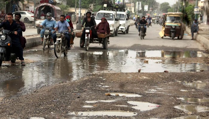 صفورہ چورنگی کے اطراف نکاسی آب کا نظام مکمل مفلوج ہوگیا، مکین پریشان