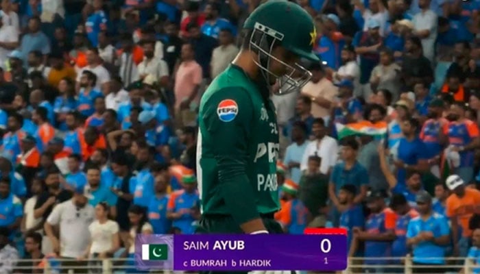 رنز ساتھ چھوڑ گئے، صائم کے پانچ میچ میں تین گولڈن ڈک، دنیا کے پہلے بیٹر