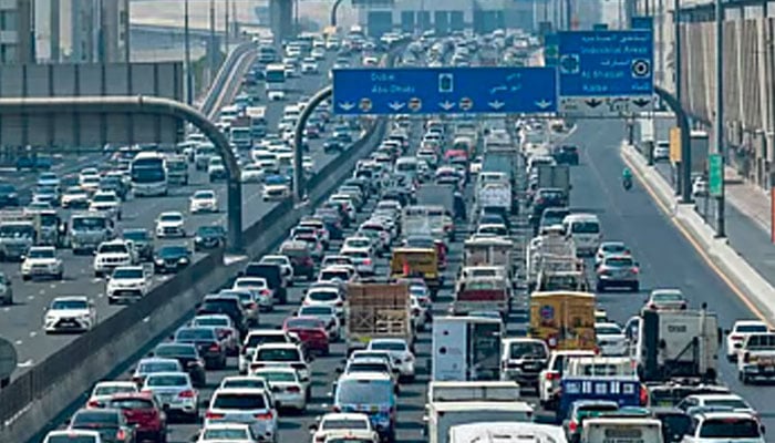 میچ سے قبل اسٹیڈیم کے اطراف ٹریفک جام، تماشائیوں کی لمبی قطاریں