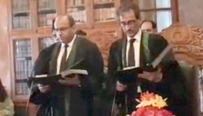 قائم مقام چیف جسٹس کی حلف برداری کے بعد سندھ ہائیکورٹ کا نیا روسٹر جاری