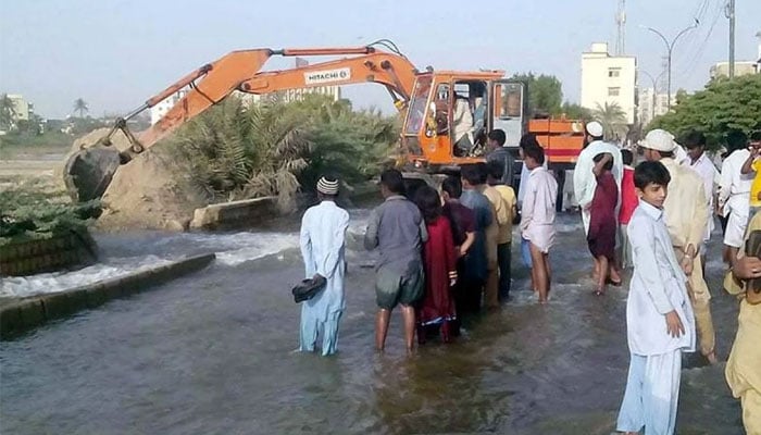حب پمپنگ اسٹیشن پر لائن پھٹ گئی، ضلع غربی اور وسطی کو پانی کی سپلائی معطل