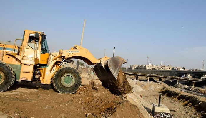 کورنگی ٹاؤن یو سی 2 میں بوسیدہ اور بیٹھ جانے والی سیوریج لائنوں کی تبدیلی کا آغاز