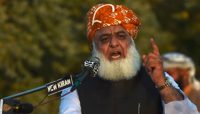 ریاست کے اندر ریاست نہیں ہونی چاہئے، حکمراں سیدھا راستہ اختیار کریں، فضل الرحمٰن