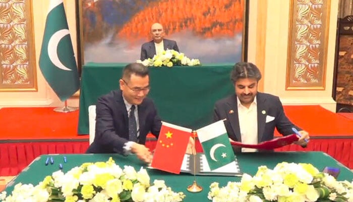 پاکستان اور چین کے درمیان صنعتی تعاون کی 3 مفاہمتی یادداشتوں پر دستخط