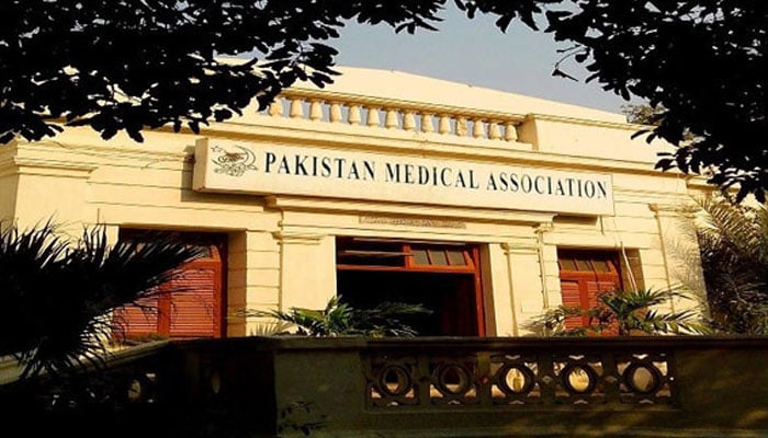والدین اپنی بچیوں کو ایچ پی وی ویکسین ضرور لگوائیں، پی ایم اے