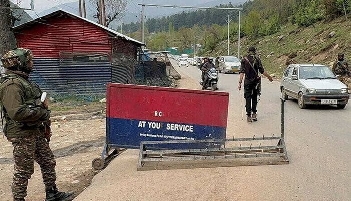 مقبوضہ کشمیر، 5 مظاہرین کی ہلاکت کے بعد حالات کشیدہ، سڑکیں سنسان