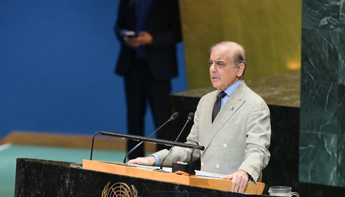 وزیراعظم کا قرآن پاک کی تلاوت سے خطاب کا آغاز