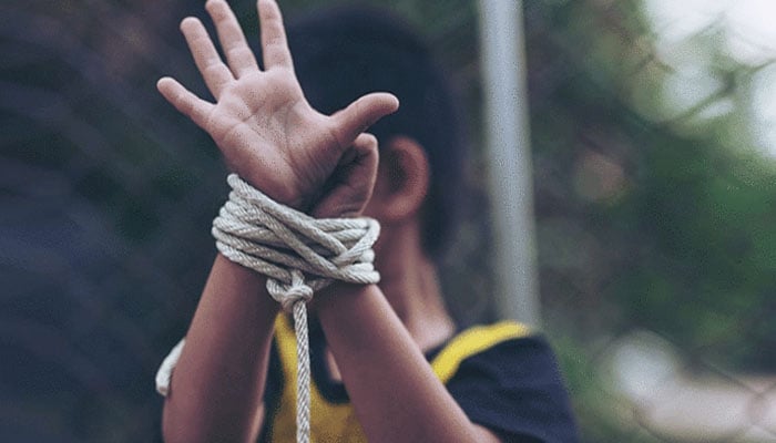 کورنگی میں یوسی کونسلر کے 7 سالہ بیٹے کو اغوا کرنے کی کوشش، شور مچانے پر ملزمان فرار