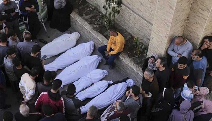غزہ اور مغربی کنارے میں اسرائیلی حملے، 45 فلسطینی شہید، بھوک اور گرفتاریوں کا سلسلہ جاری