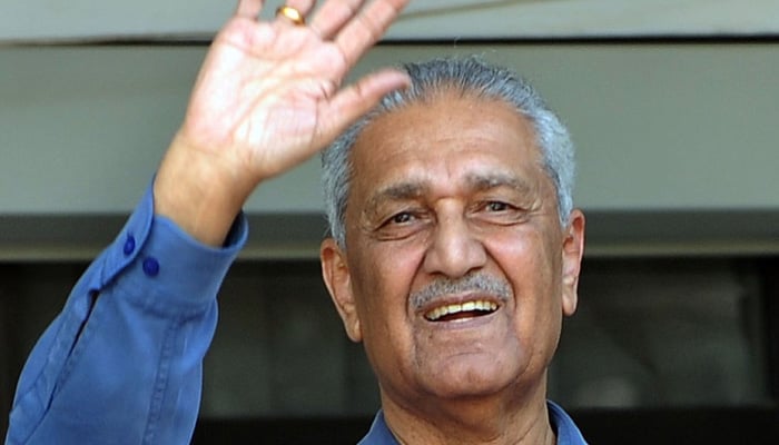 ایٹمی سائنسدان ڈاکٹر عبدالقدیر کی بچپن سے بڑھاپے کی بیماری تک AI کے ذریعے ایک منٹ کی ویڈیو وائرل