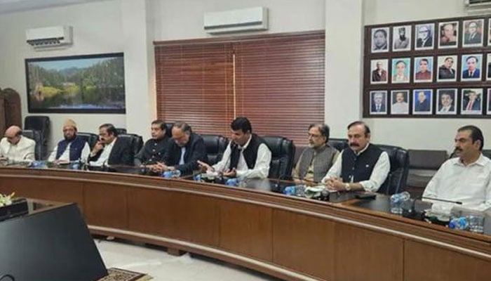 آزاد کشمیر کشیدگی، مذاکرات کا آغاز، شہباز شریف کا شفاف تحقیقات کا حکم، حکومتی ٹیم کی مظفرآباد آمد، مذاکراتی عمل کی نگرانی خود کروں گا، وزیراعظم