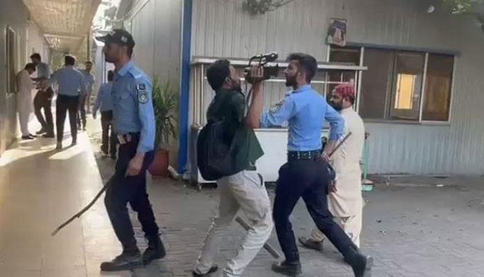نیشنل پریس کلب پر پولیس دھاوا، انکوائری کرائی جائے، صحافتی تنظیموں کا مطالبہ