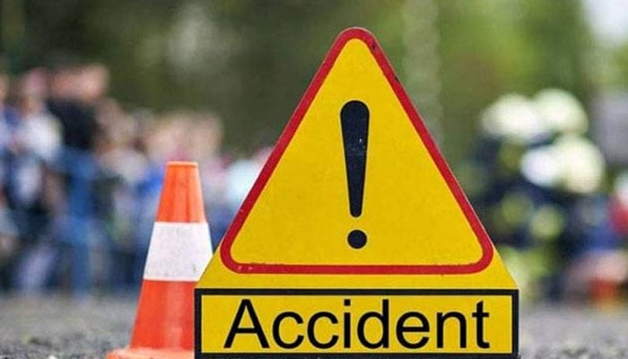 تیز رفتار ٹرک باراتی قافلے سے ٹکرا گیا، دولہے کا بھائی ہلاک، دو زخمی