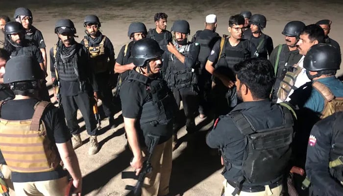 ڈی آئی خان، پولیس ٹریننگ سینٹر پر حملے میں 5 دہشت گرد ہلاک ہوئے، 6 پولیس اہلکار اور امام مسجد کی شہادت
