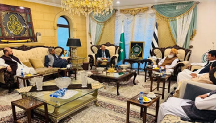 حکومتی وفد کی فضل الرحمٰن سے ملاقات، کے پی صورتحال پر گفتگو